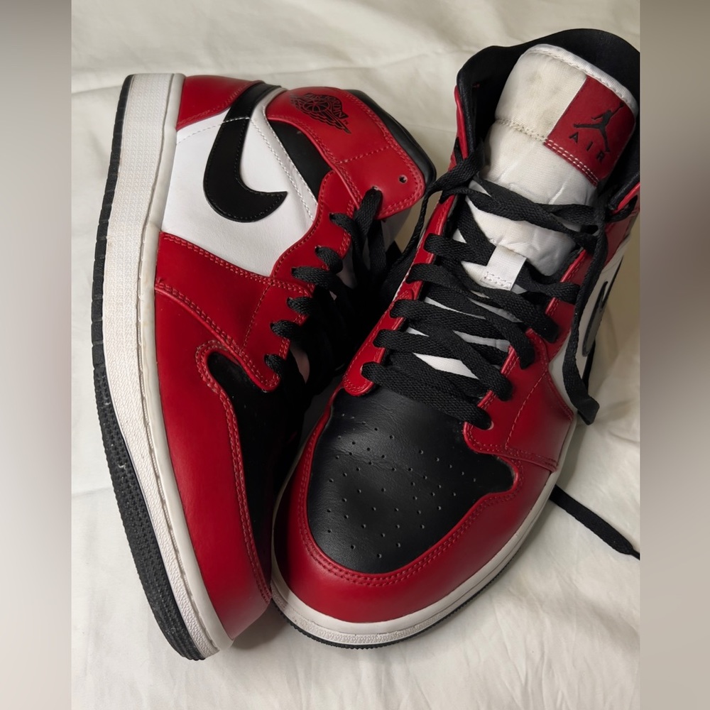 Air Jordan 1 MID